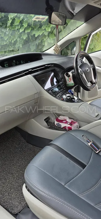Toyota Prius 2010 for Sale in Peshawar Toyota Prius 2010 for Sale in Peshawar Image-10