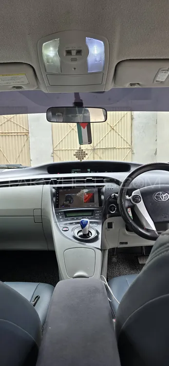 Toyota Prius 2010 for Sale in Peshawar Toyota Prius 2010 for Sale in Peshawar Image-9
