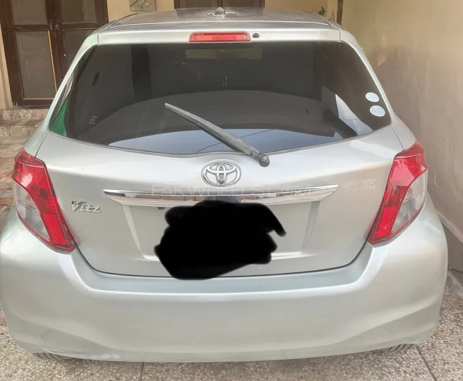 Toyota Vitz 2011 for Sale in Abbottabad Image-1