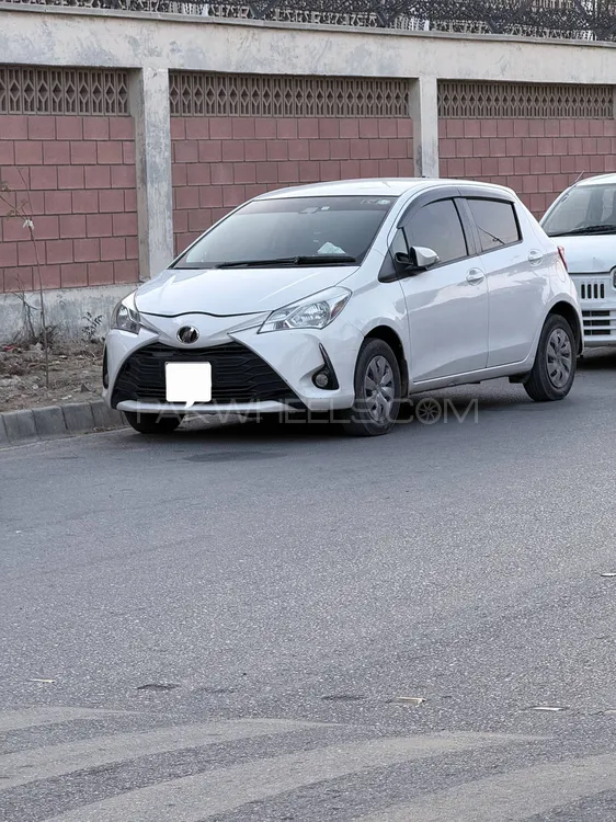 Toyota Vitz 2018 for Sale in Karachi Image-1