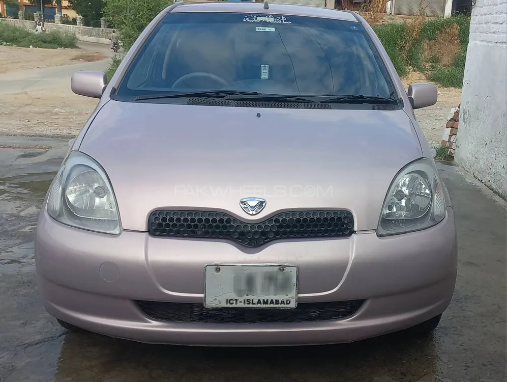 Toyota Vitz 2000 for Sale in Mardan Image-1