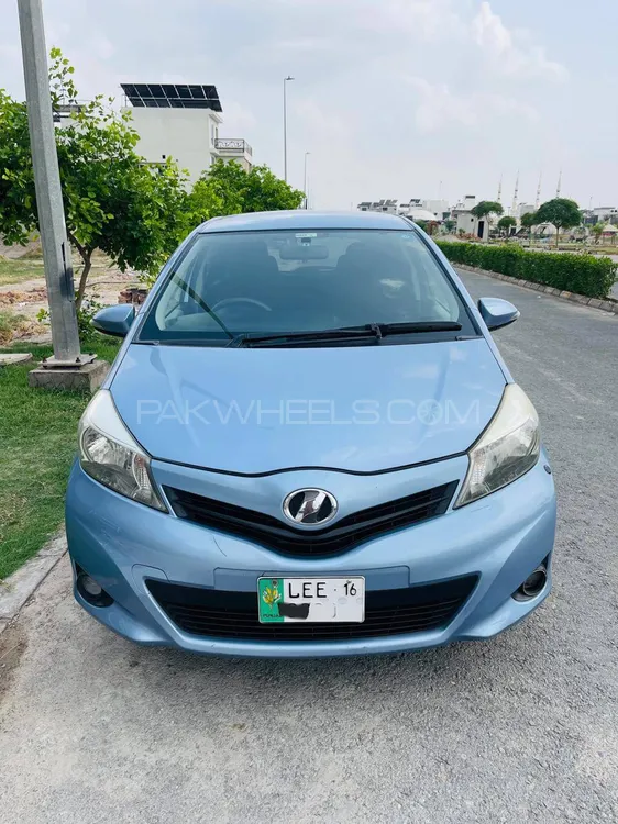 Toyota Vitz 2012 for Sale in Multan Image-1
