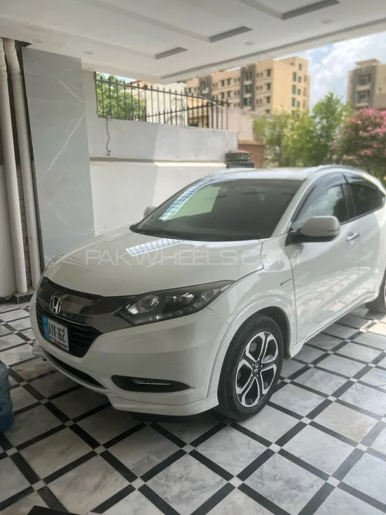 Honda Vezel 2016 for Sale in Islamabad Image-1