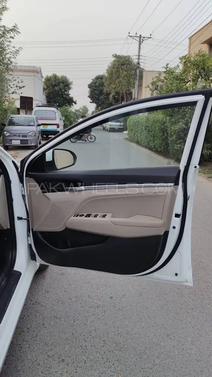 Hyundai Elantra 2023 for Sale in Lahore Image-1