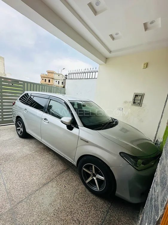 Toyota Corolla Fielder 2015 for Sale in Islamabad Image-1