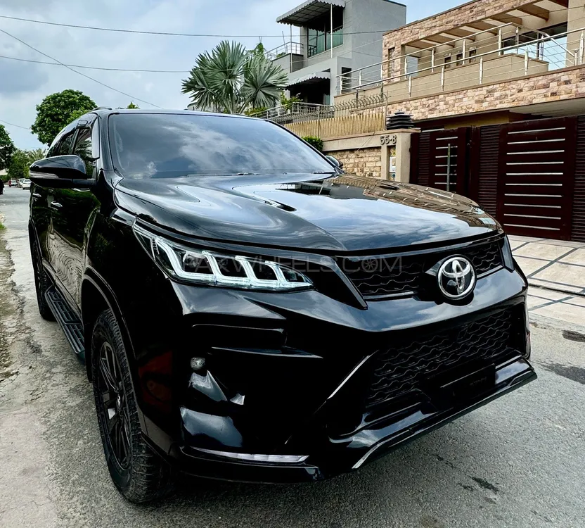 Toyota Fortuner 2017 for Sale in Lahore Image-1