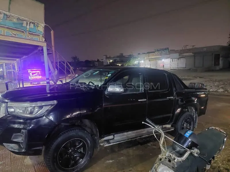 Toyota Hilux 2012 for Sale in Karachi Image-1