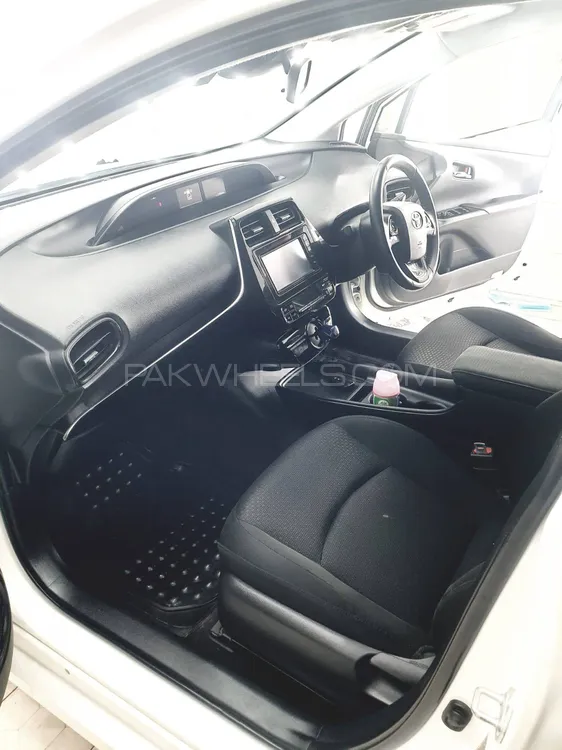 Toyota Prius 2019 for Sale in Islamabad Image-1