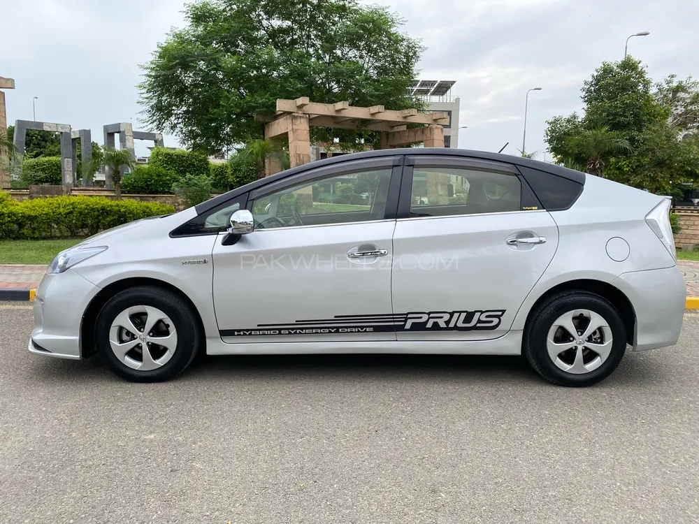 Toyota Prius 2014 for Sale in Lahore Image-1