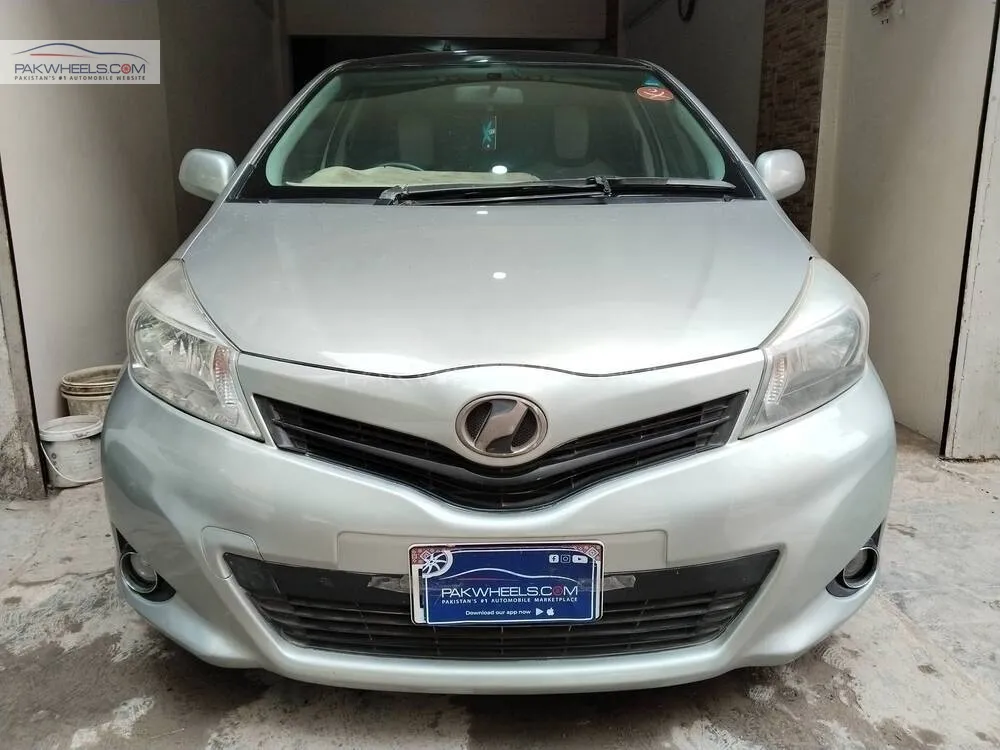 Toyota Vitz 2013 for Sale in Karachi Image-1