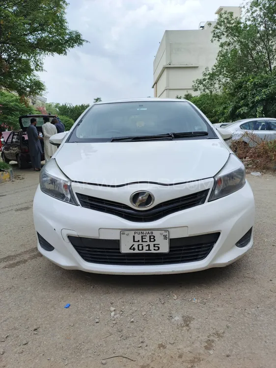 Toyota Vitz 2013 for Sale in Islamabad Image-1