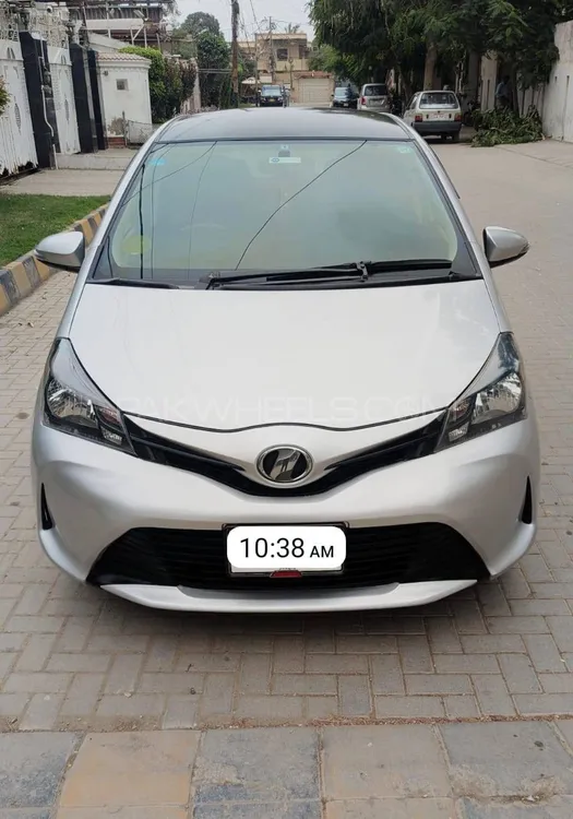 Toyota Vitz 2014 for Sale in Karachi Image-1