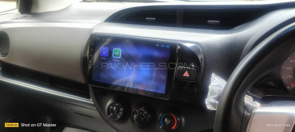 Toyota Vitz 2015 for Sale in Karachi Image-1