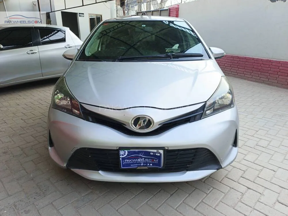 Toyota Vitz 2015 for Sale in Multan Image-1