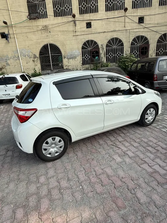 Toyota Vitz 2017 for Sale in Mardan Image-1