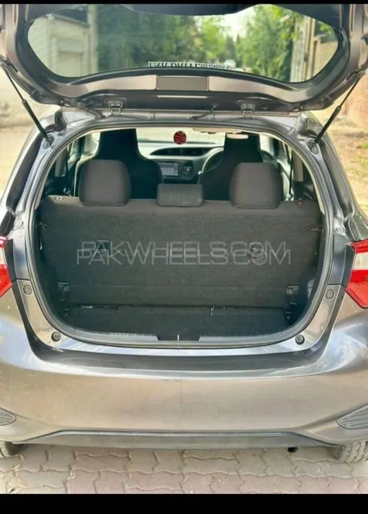 Toyota Vitz 2018 for Sale in Sialkot Image-1