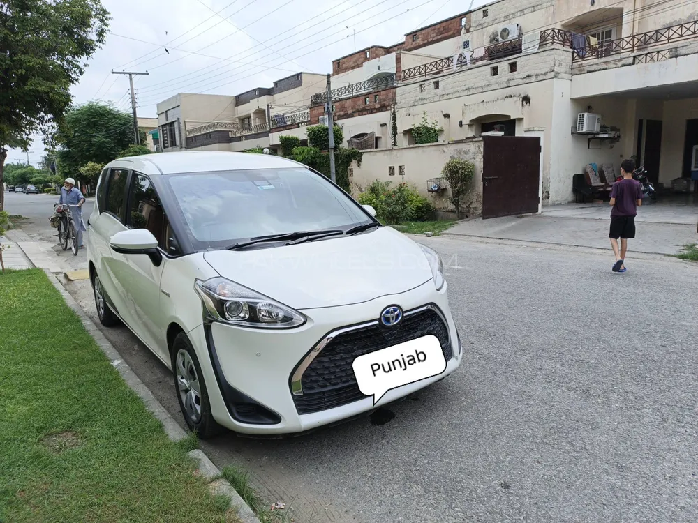 Toyota Sienta 2019 for Sale in Lahore Image-1