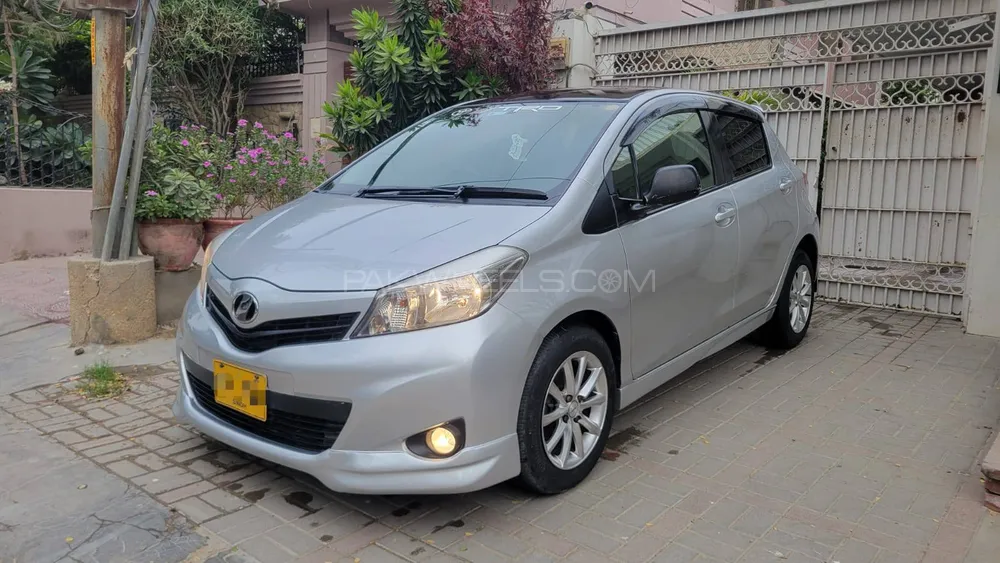 Toyota Vitz 2012 for Sale in Karachi Image-1