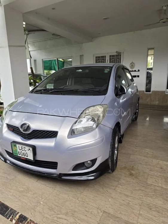 Toyota Vitz 2010 for Sale in Lahore Image-1