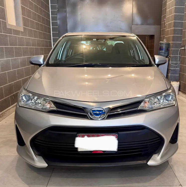 Toyota Corolla Axio 2018 for Sale in Karachi Image-1