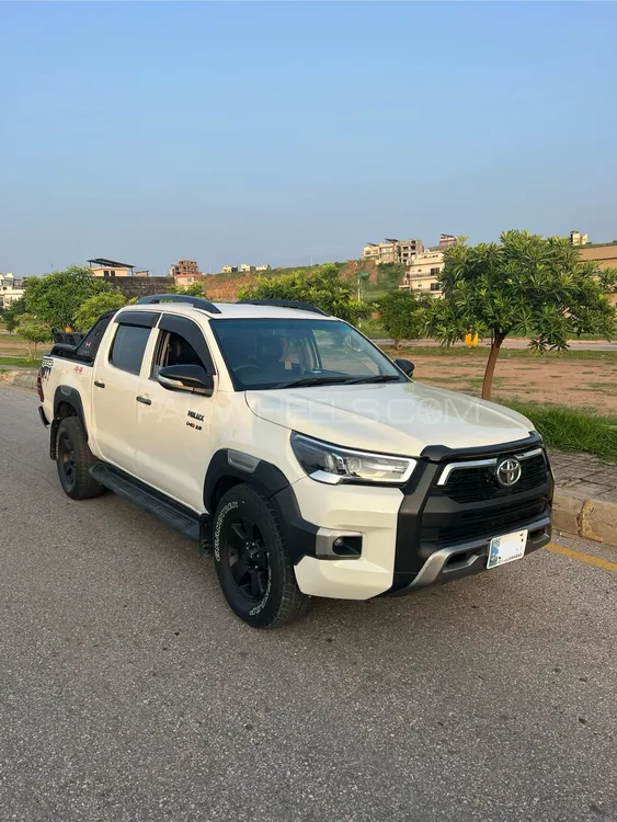 Toyota Hilux 2013 for Sale in Islamabad Image-1
