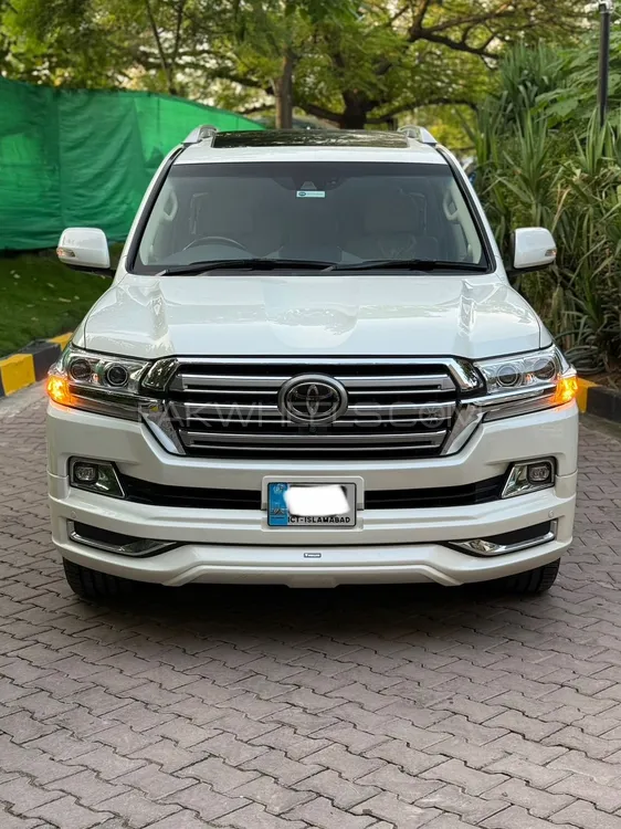 Toyota Land Cruiser 2017 for Sale in Islamabad Image-1