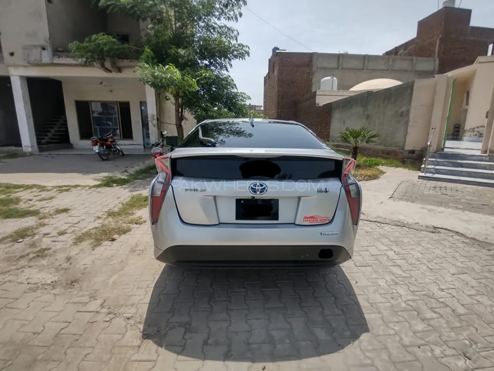 Toyota Prius 2018 for Sale in Faisalabad Image-1