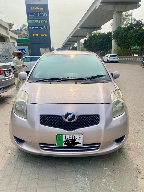Toyota Vitz 2006 for Sale in Lahore Image-1