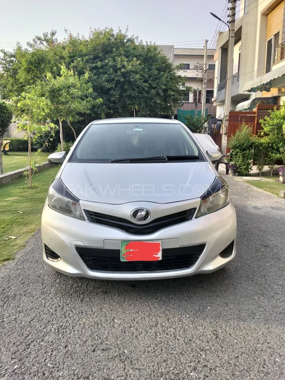Toyota Vitz 2012 for Sale in Gujranwala Image-1