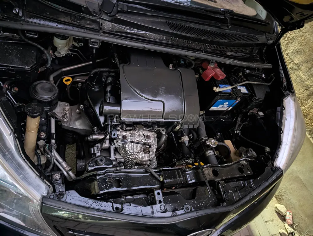 Toyota Vitz 2013 for Sale in Karachi Image-1