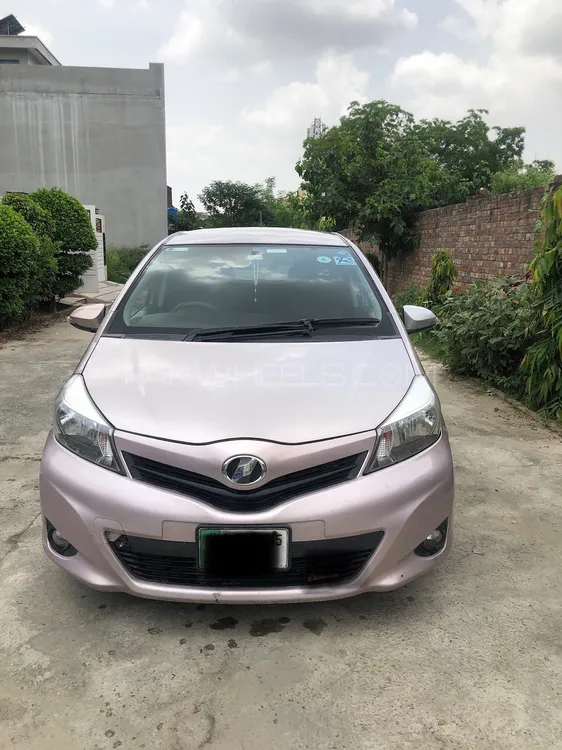 Toyota Vitz 2015 for Sale in Lahore Image-1