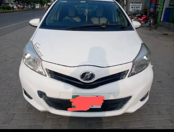 Toyota Vitz 2011 for Sale in Sambrial Image-1