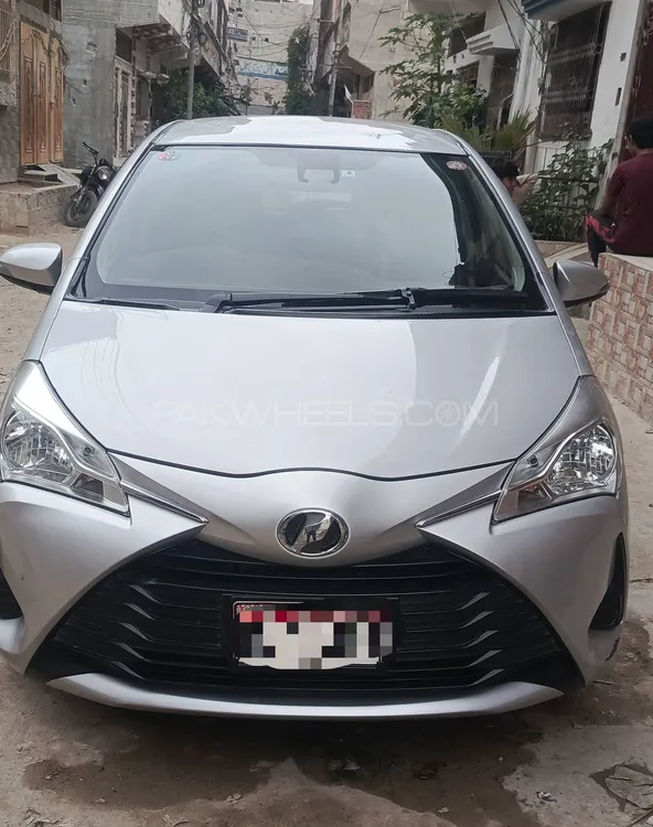Toyota Vitz 2017 for Sale in Karachi Image-1
