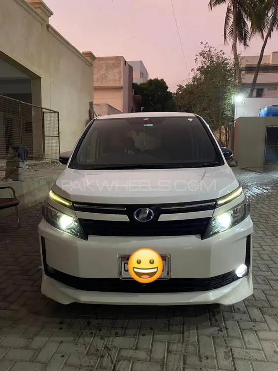 Toyota Voxy 2015 for Sale in Karachi Image-1
