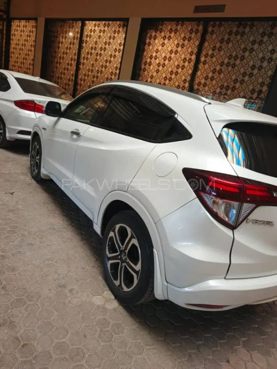 Honda Vezel 2016 for Sale in Peshawar Image-1