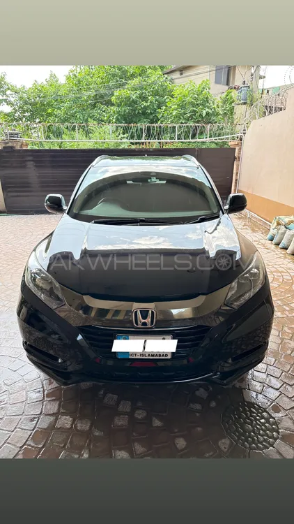 Honda Vezel 2016 for Sale in Islamabad Image-1
