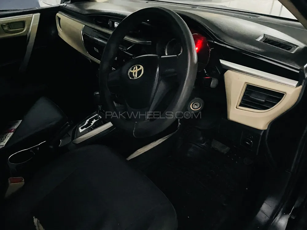 Toyota Corolla 2015 for Sale in Karachi Image-1