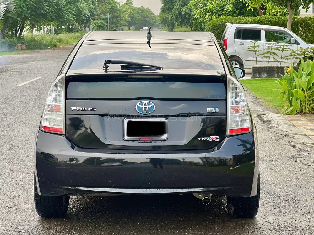 Toyota Prius 2011 for Sale in Lahore Image-1