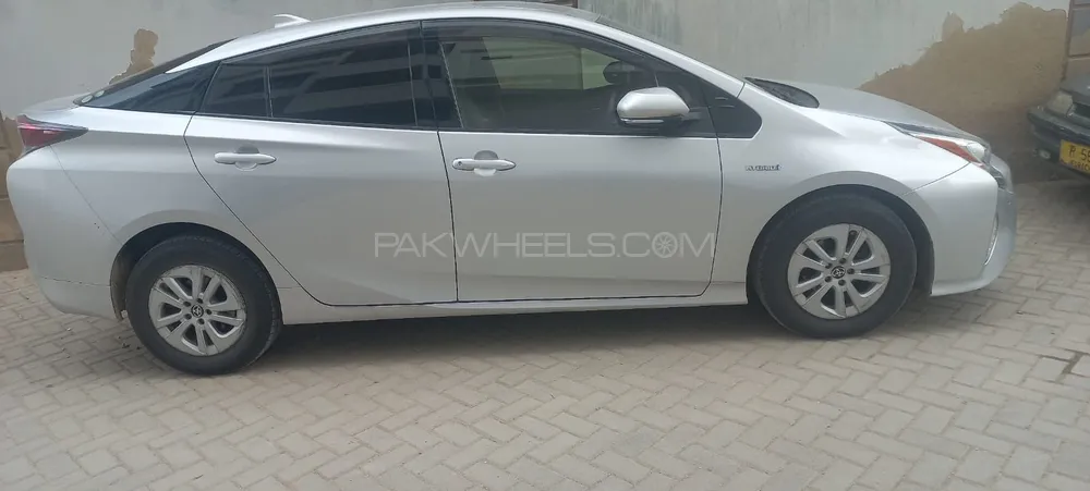 Toyota Prius 2017 for Sale in Karachi Image-1
