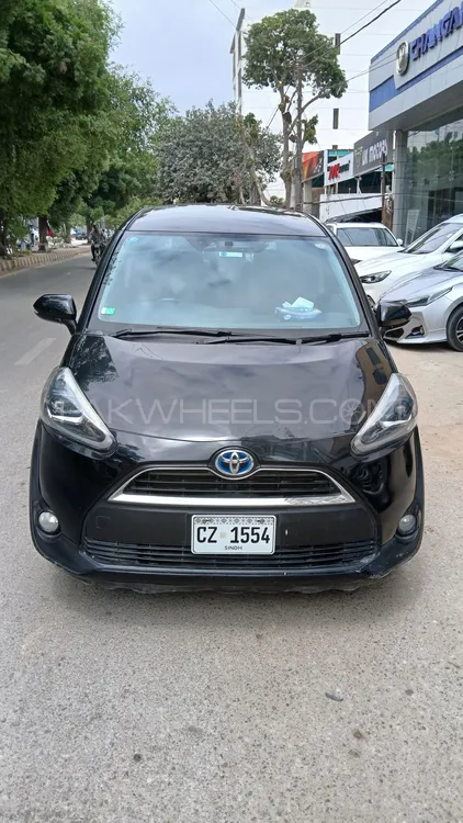 Toyota Sienta 2015 for Sale in Karachi Image-1