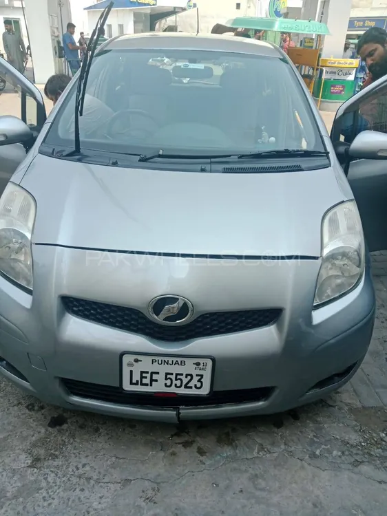 Toyota Vitz 2010 for Sale in Lahore Image-1