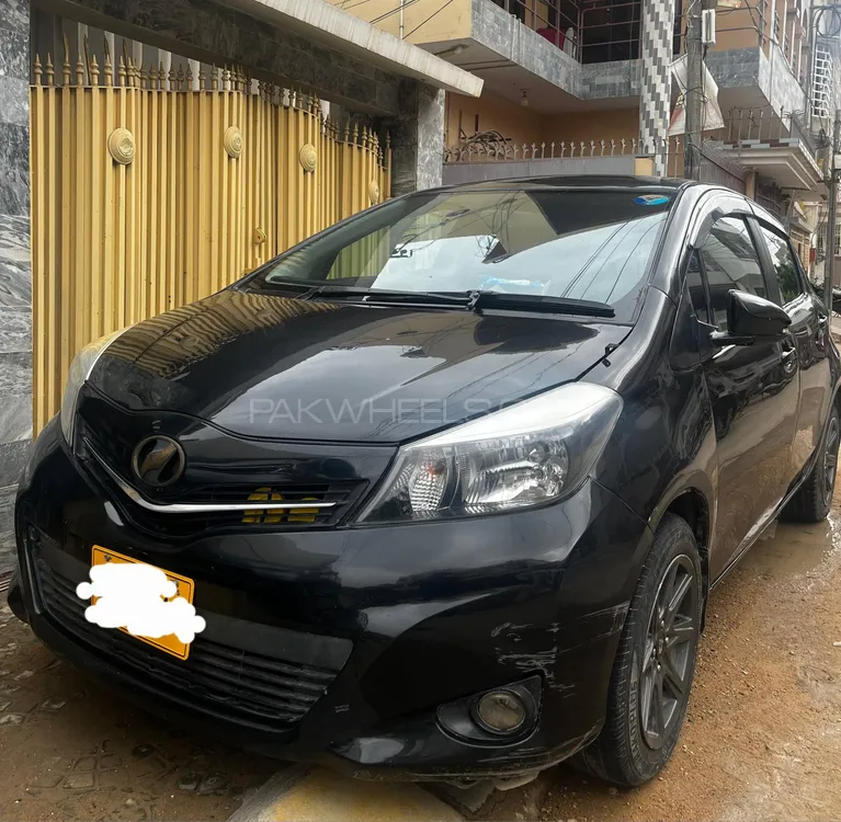 Toyota Vitz 2011 for Sale in Karachi Image-1
