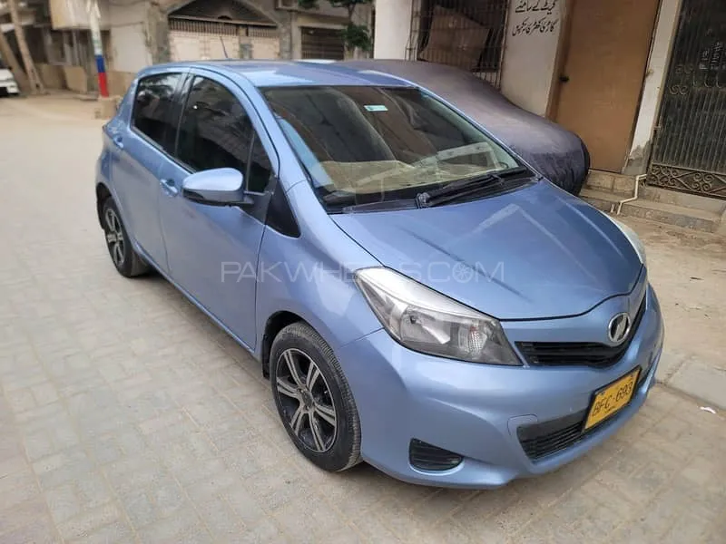 Toyota Vitz 2012 for Sale in Karachi Image-1