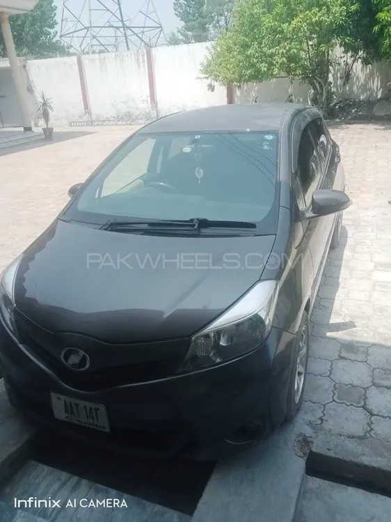 Toyota Vitz 2012 for Sale in Mardan Image-1