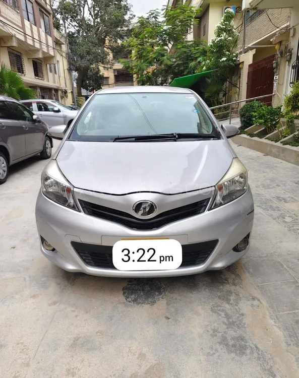 Toyota Vitz 2013 for Sale in Karachi Image-1