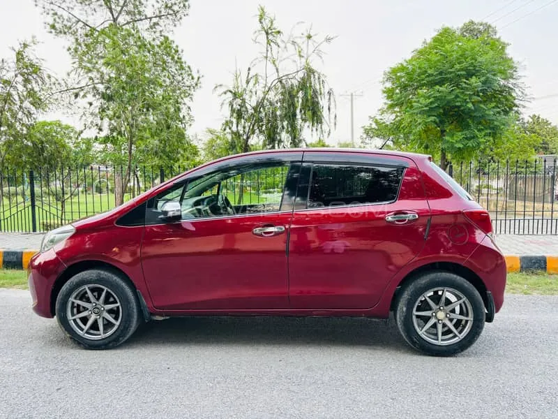 Toyota Vitz 2015 for Sale in Attock Image-1