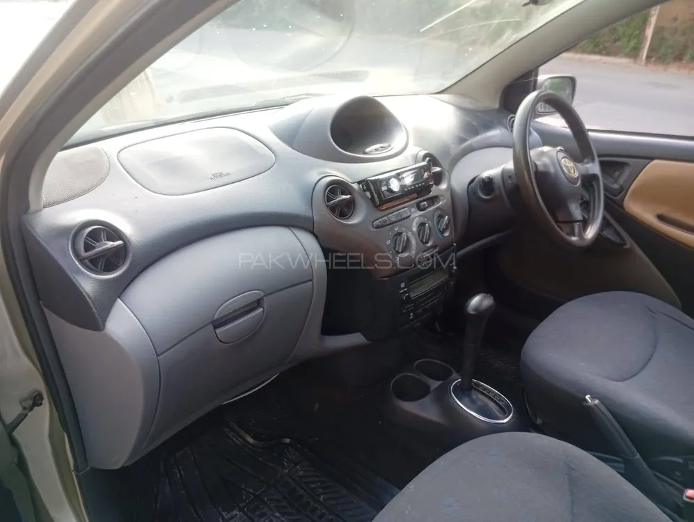 Toyota Vitz 2001 for Sale in Karachi Image-1
