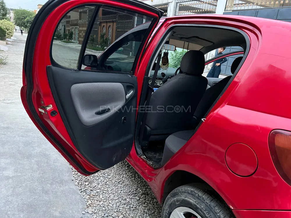 Toyota Vitz 2004 for Sale in Peshawar Image-1