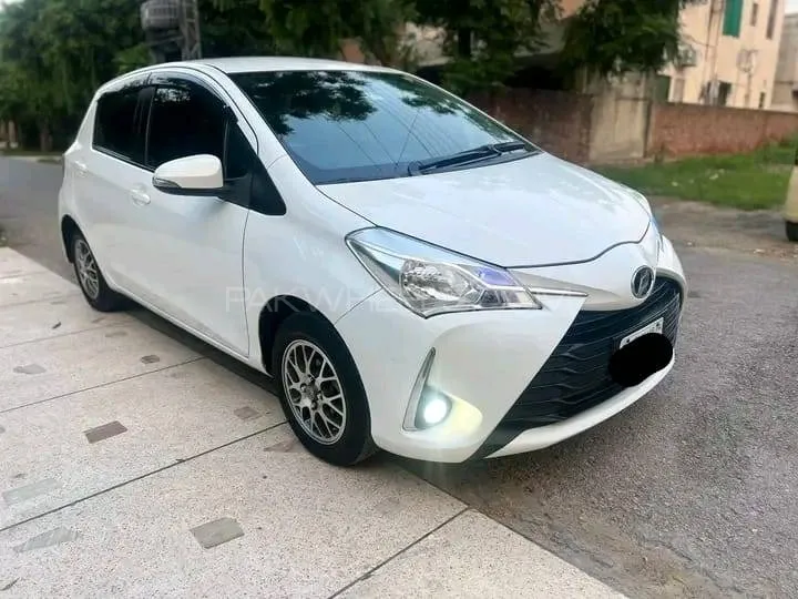Toyota Vitz 2017 for Sale in Mirpur A.K. Image-1