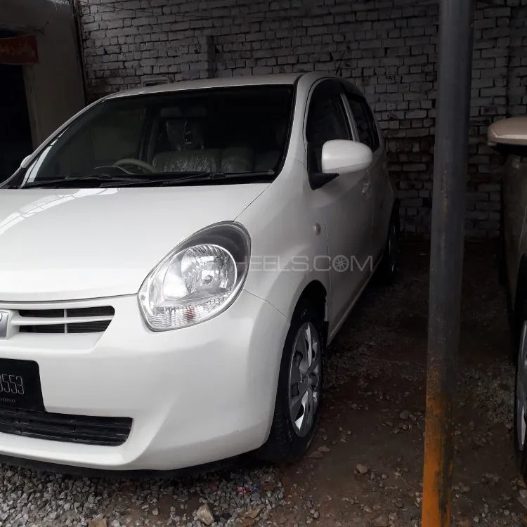 Toyota Vitz 2011 for Sale in Mardan Image-1